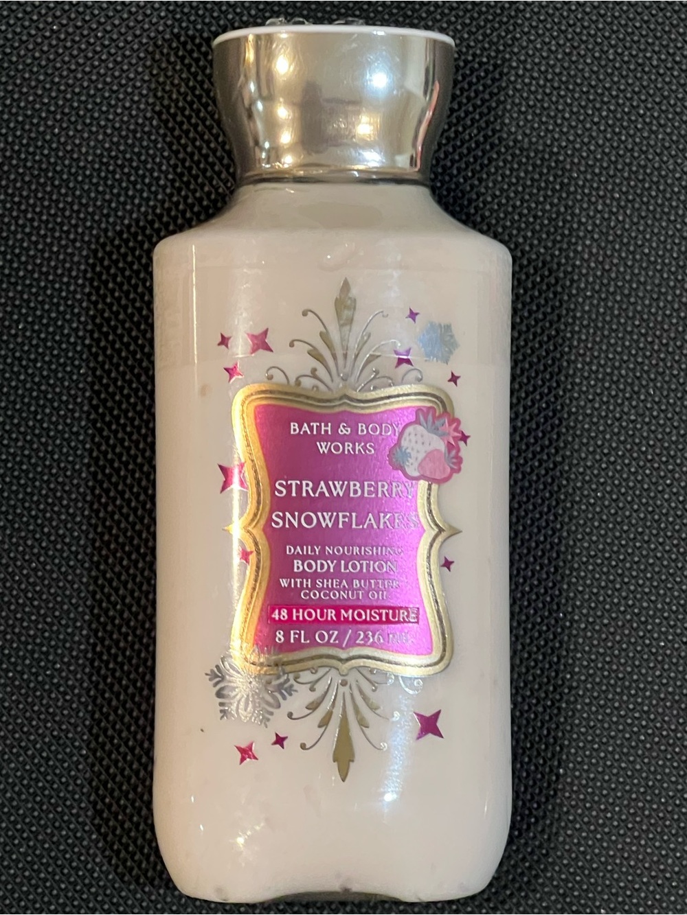 Bath & Body Works Strawberry Snowflakes Body Lotion 8 oz NEW SEALED - Picture 2 of 4